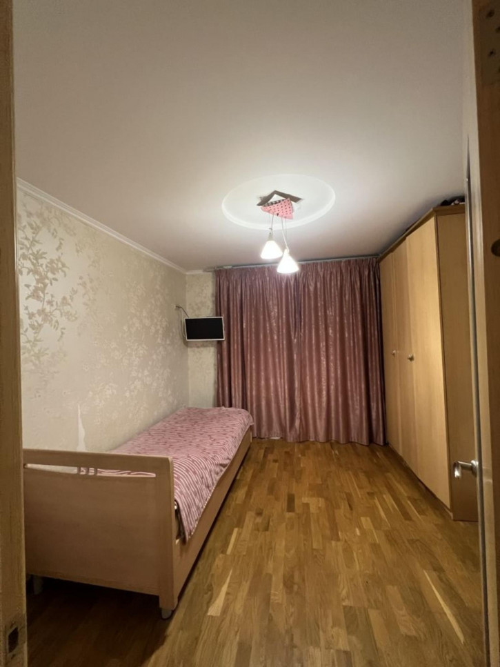 4-комн квартира Матросова ул, 25