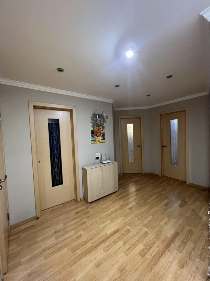 4-комн квартира Матросова ул, 25