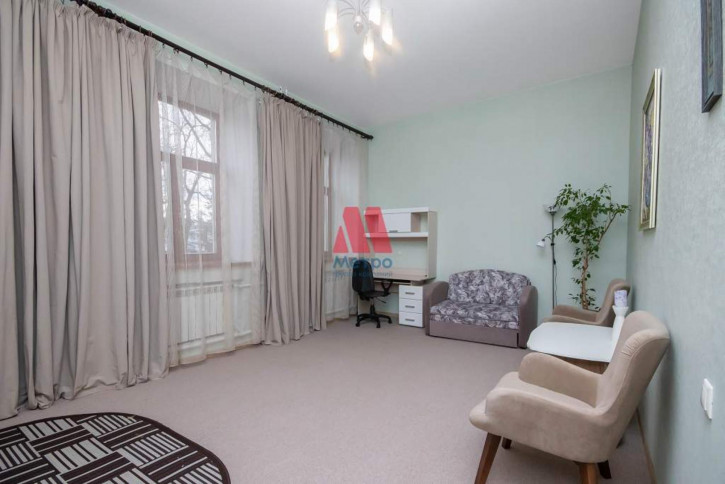 3-комн квартира Максимова улица, д.5