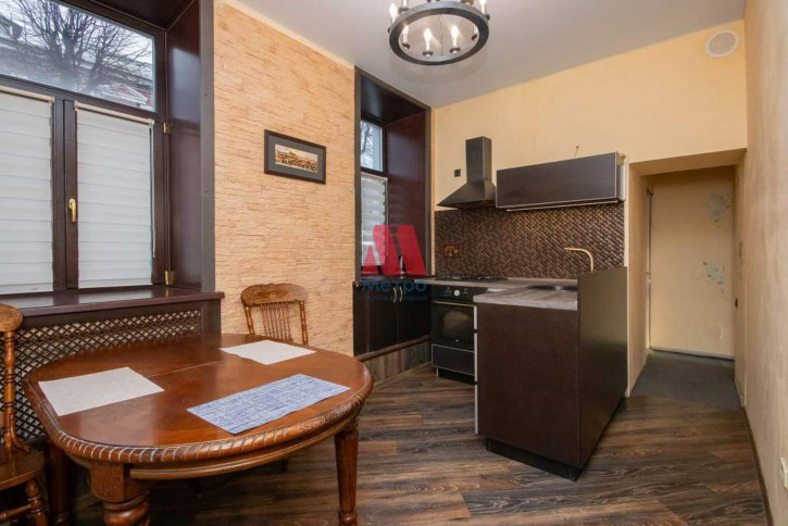 3-комн квартира Максимова улица, д.5