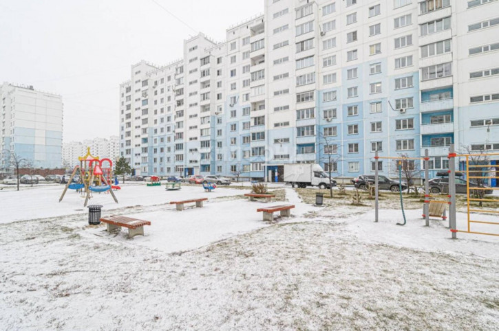 1-комн квартира Титова, 242/2