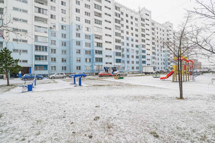1-комн квартира Титова, 242/2