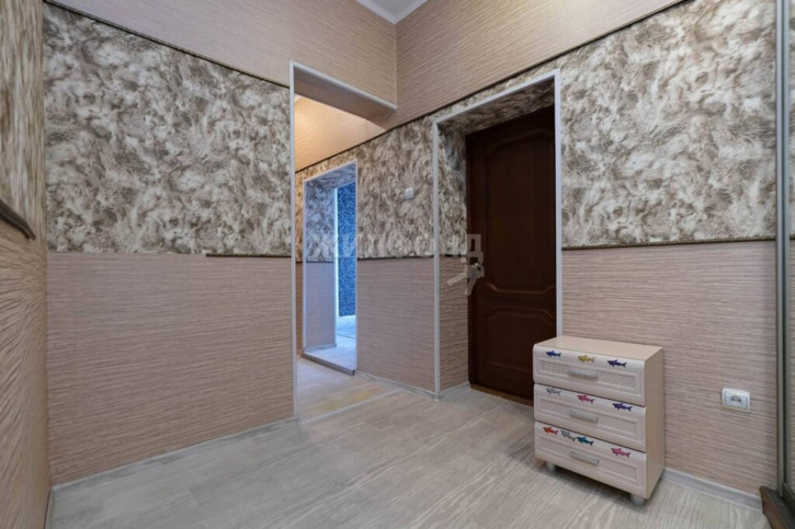 2-комн квартира Каменская, 3