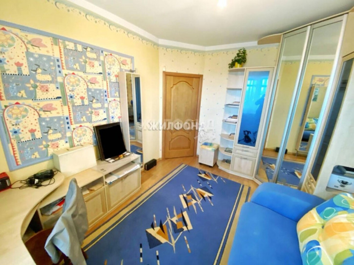 4-комн квартира Революции, 10 4-комн квартира Революции, 10