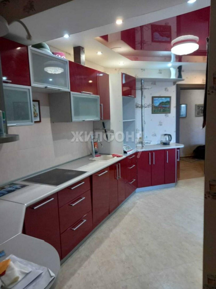 6-комн квартира Сиреневая, 35