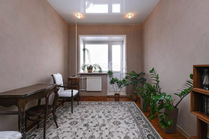 4-комн квартира Народная, 26