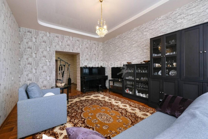 4-комн квартира Народная, 26