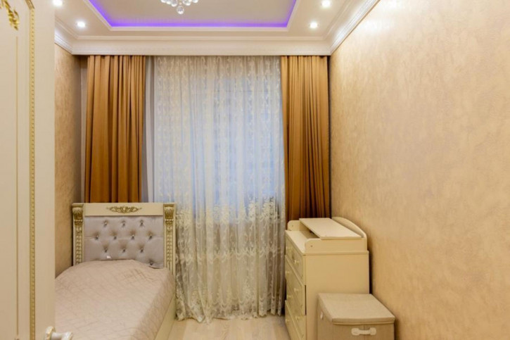 3-комн квартира Советской Армии улица, 238а