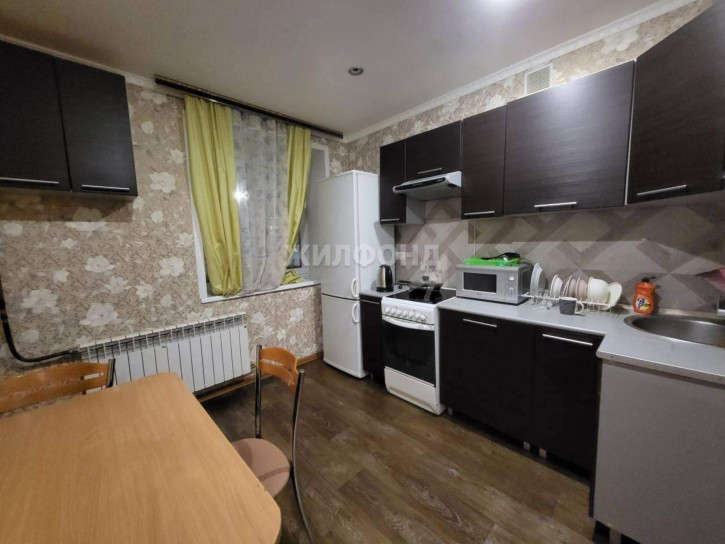 2-комн квартира Металлургов площадь, д.17