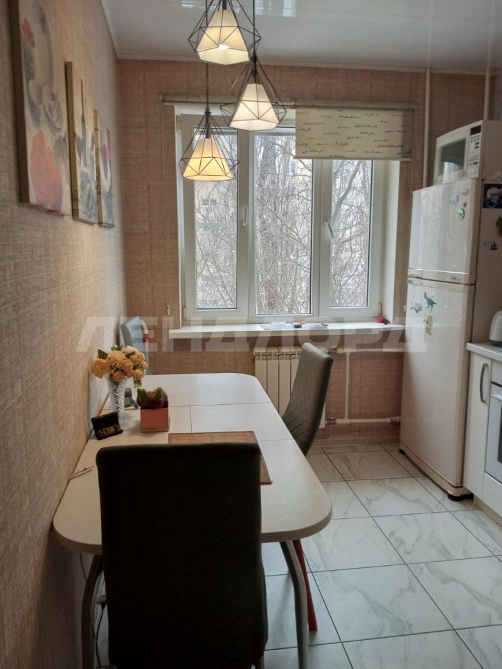 2-комн квартира улица Зорге, 72/44