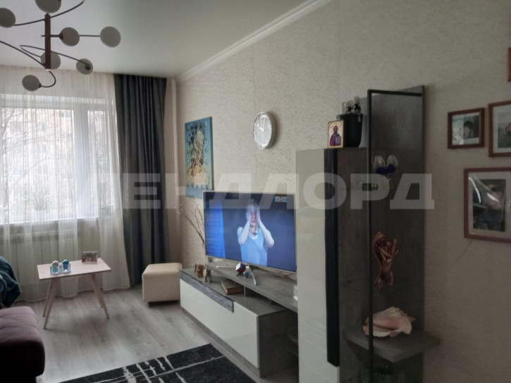 2-комн квартира улица Зорге, 72/44