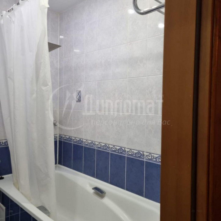 3-комн квартира Блюхера улица, 68