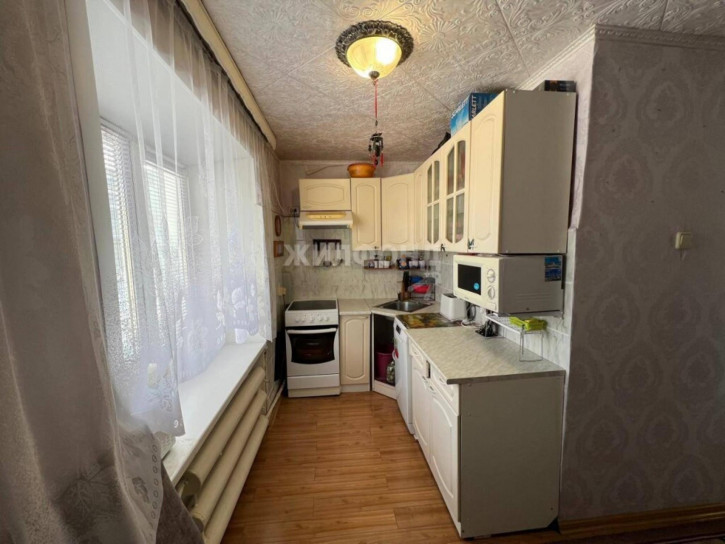 3-комн квартира Комиссаровская, 29