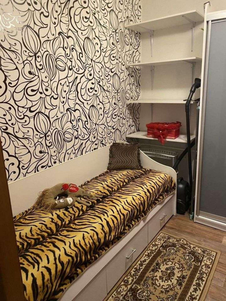 2-комн квартира Красных Коммунаров улица, 20