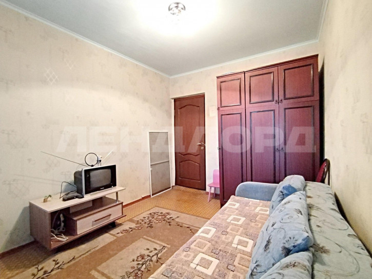 3-комн квартира Таганрогская улица, 116/3 3-комн квартира Таганрогская улица, 116/3