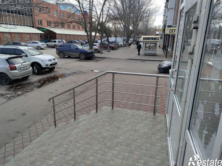 Торговое помещение улица Думенко