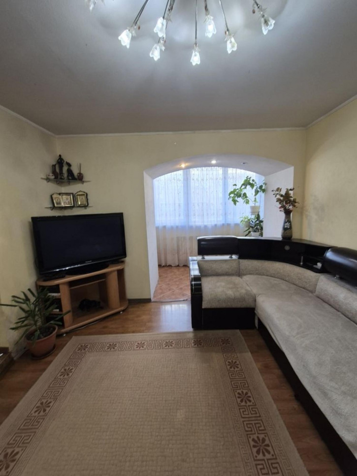 4-комн квартира Полевая 1-я ул, 32