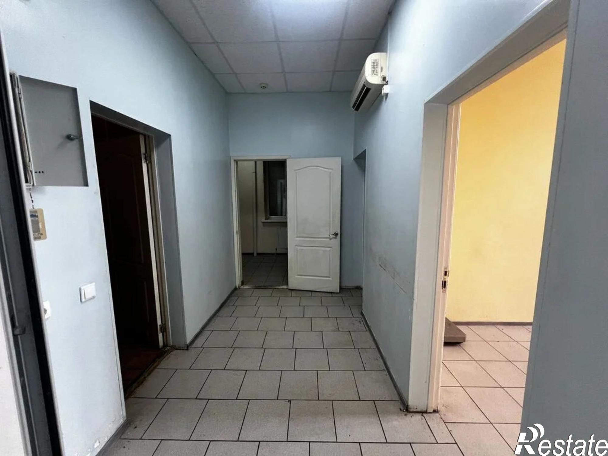 Купить торговое помещение за 12 900 000 рублей на ул. Героев Десантников, 79