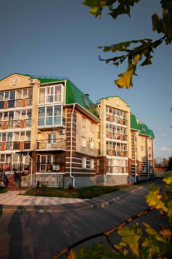 3-комн квартира набережная 6-й Армии, 25