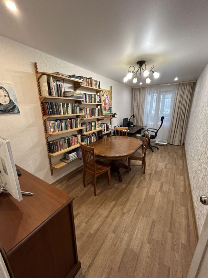 3-комн квартира Сергея Есенина ул, 34