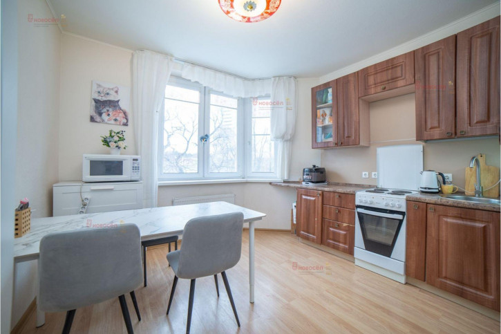 3-комн квартира Калинина 3