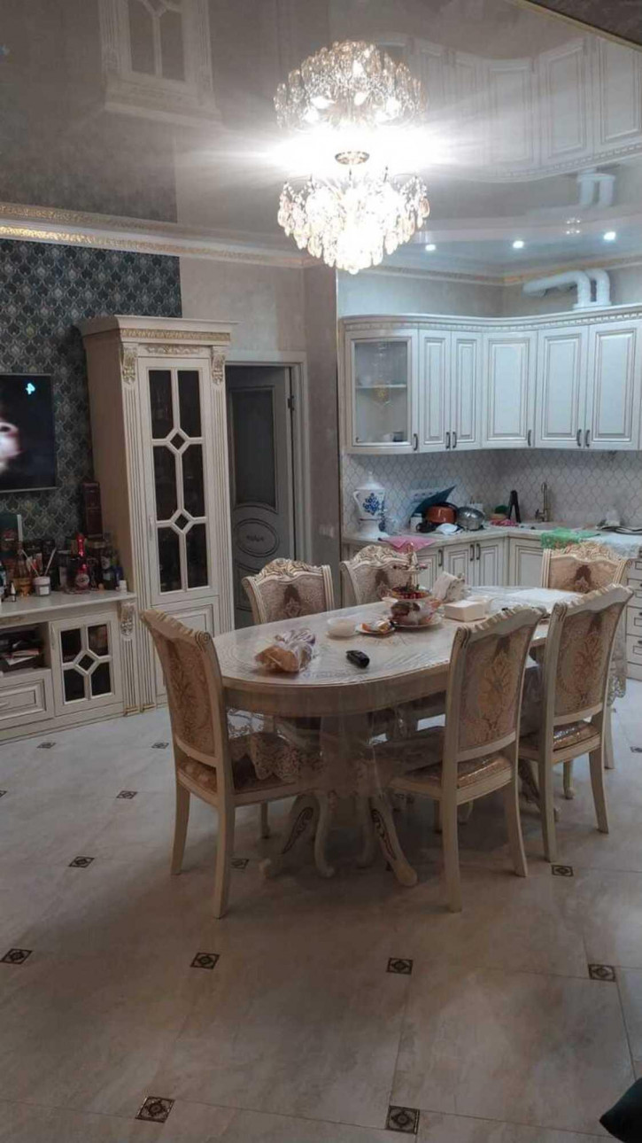3-комн квартира улица Толстого, 85
