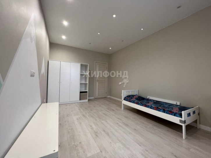 3-комн квартира Воскресная, 37