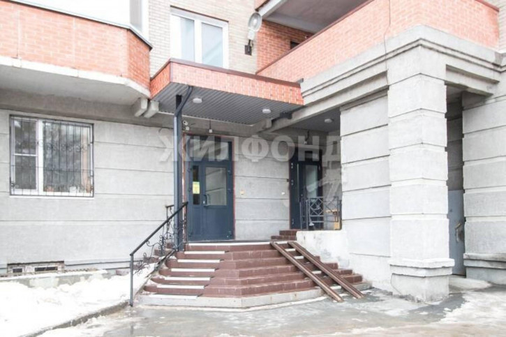 3-комн квартира Ильича, 23