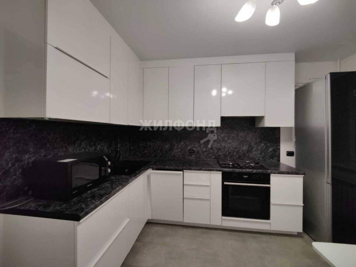 3-комн квартира Моисеева улица, д.15