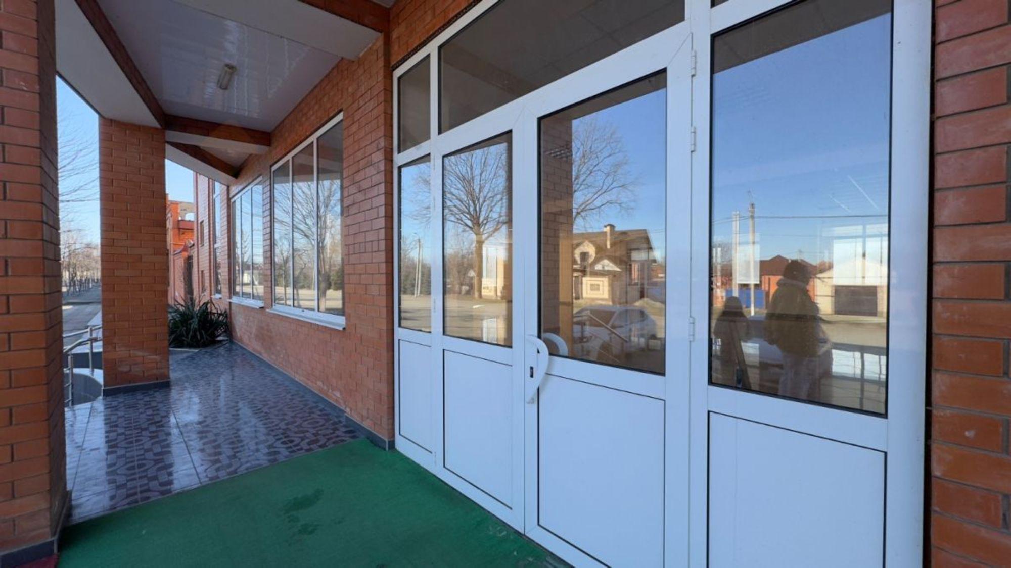 Купить торговое помещение за 33 000 000 рублей на Международная ул