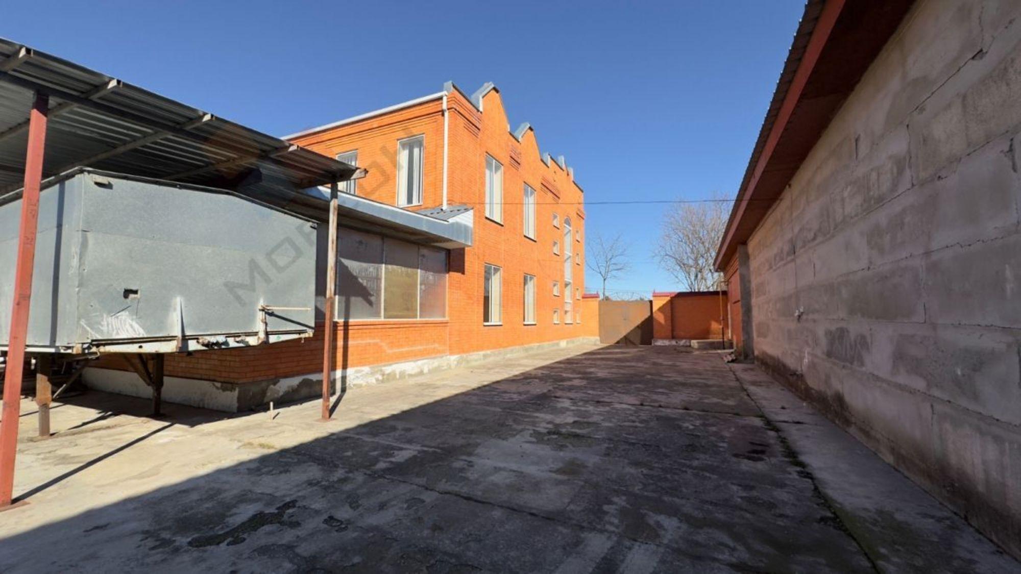 Купить торговое помещение за 33 000 000 рублей на Международная ул