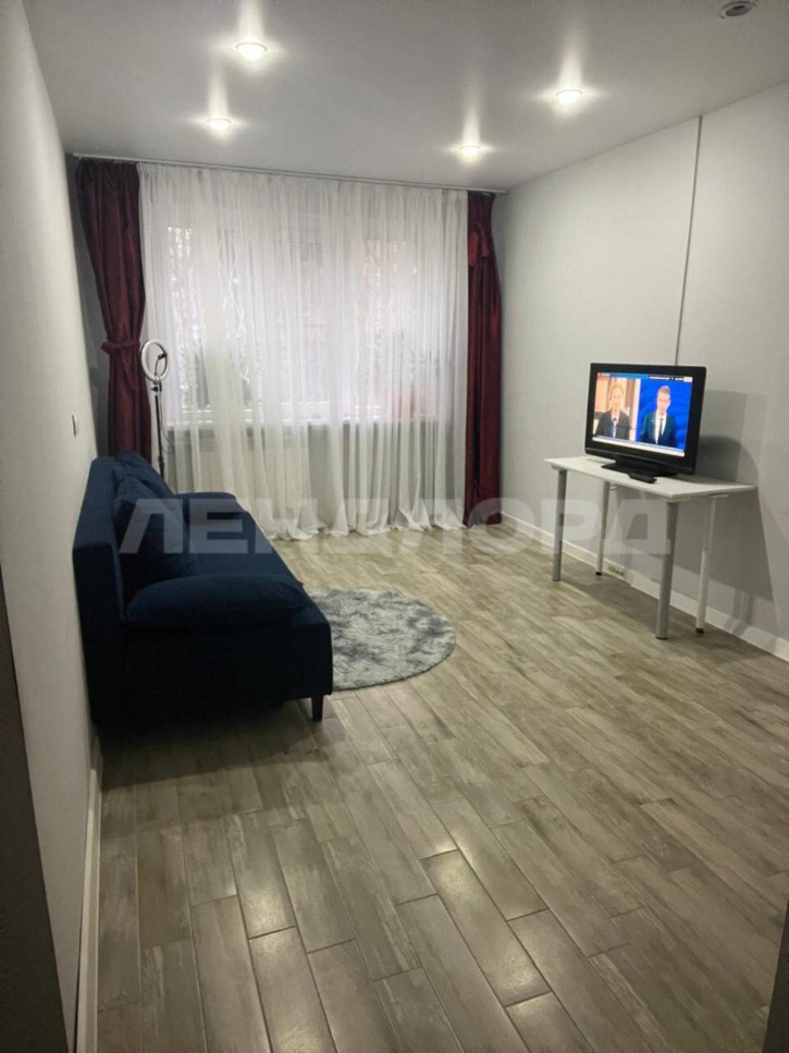 3-комн квартира проспект Сельмаш, 4