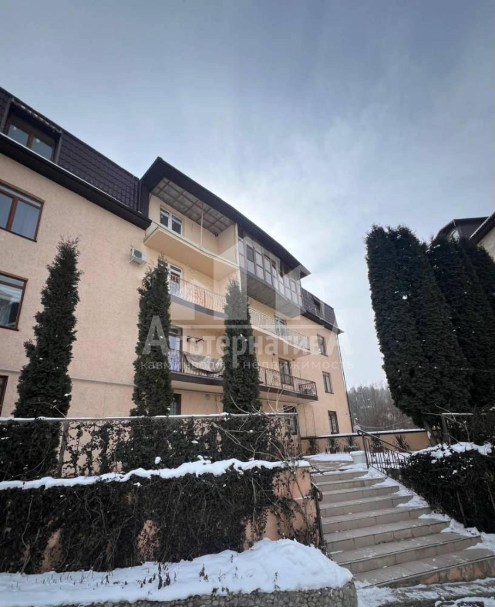 Купить квартиру за 13 500 000 рублей на Декабристов ул.