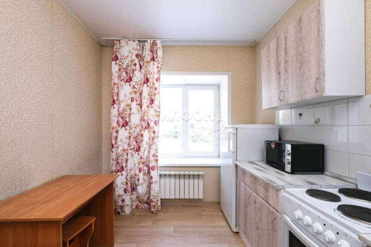 3-комн квартира Новосибирская, 12