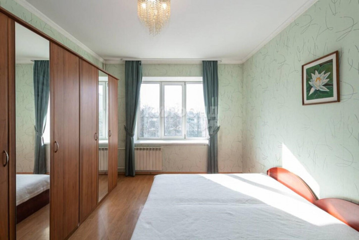 3-комн квартира Ильича, 23