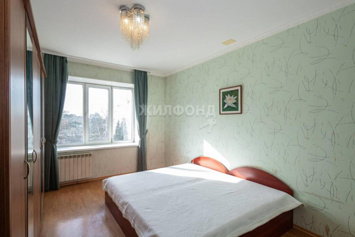 3-комн квартира Ильича, 23