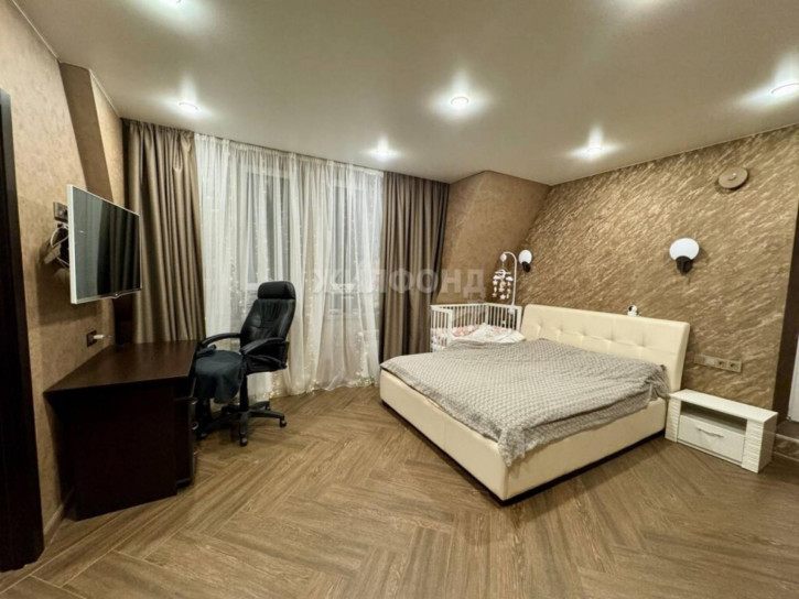 4-комн квартира Красный проспект, 323/2