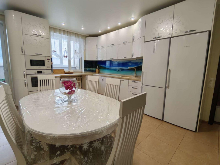 4-комн квартира Ново-Садовая улица, 303а