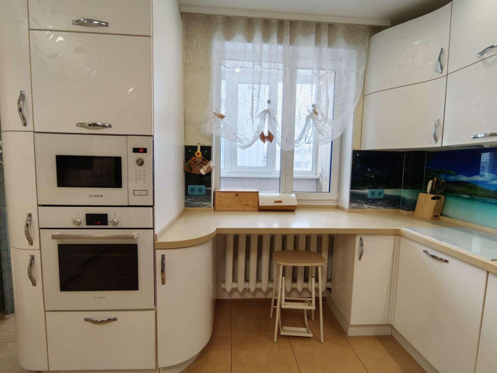 4-комн квартира Ново-Садовая улица, 303а