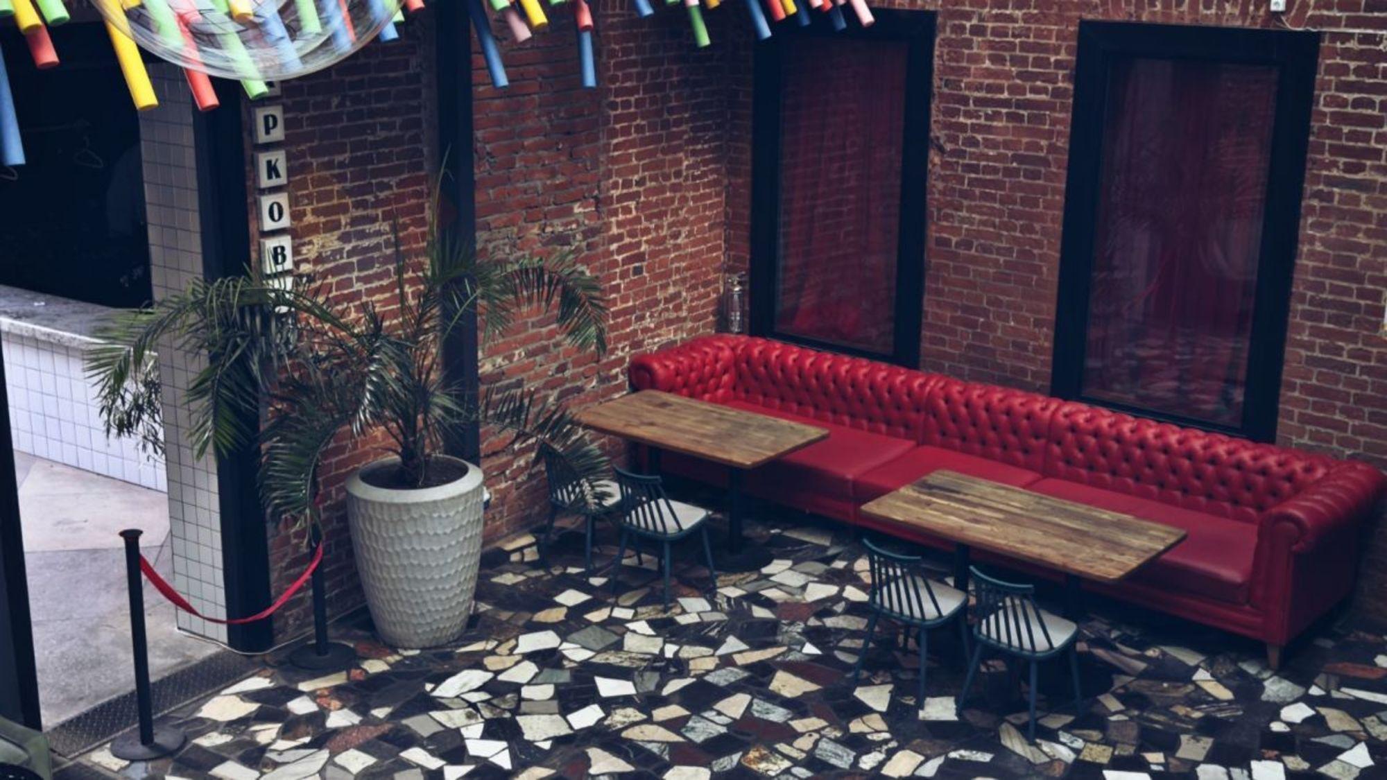 Сдать ресторан, помещение под кафе за 1 050 000 рублей на Красная ул, 70