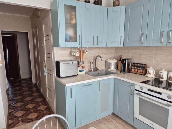 4-комн квартира пр-кт Шахтеров,85а