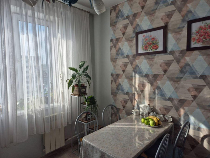 4-комн квартира пр-кт Шахтеров,85а