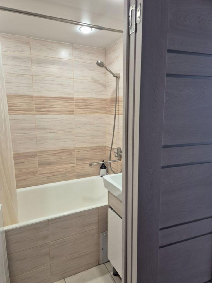 4-комн квартира пр-кт Шахтеров,85а