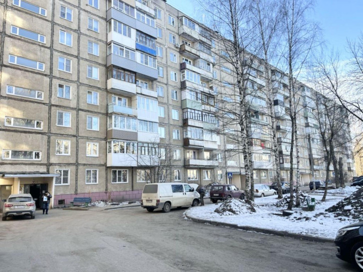 4-комн квартира Строителей ул, 39