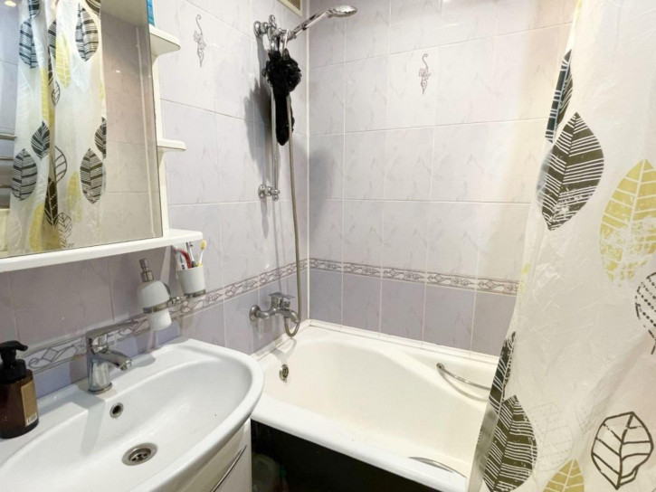 4-комн квартира Строителей ул, 39