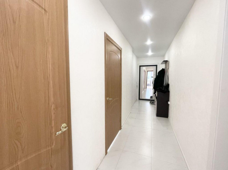 4-комн квартира Строителей ул, 39