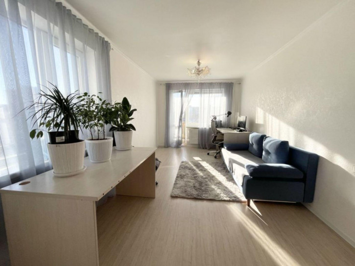 4-комн квартира Строителей ул, 39