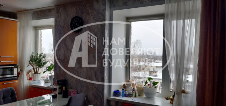 3-комн квартира улица Карла Маркса, 52