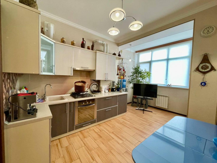 2-комн квартира улица Кати Соловьяновой, 84
