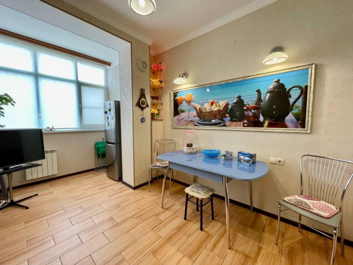 2-комн квартира улица Кати Соловьяновой, 84